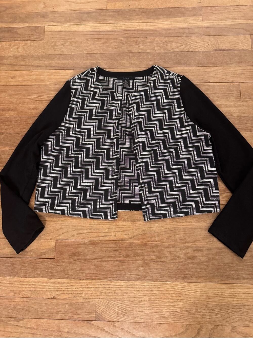 BCNU Women's Black White Zig Zag Pattern Open Front Jacket - Size XL
b26